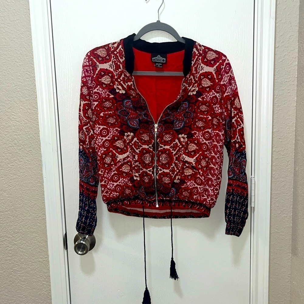Angie size small zip up shorty jacket with boho vibe. Closed or open, super item